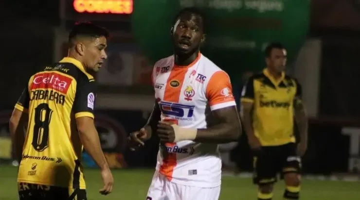 Waterman juega actualmente en Cobresal de Chile.