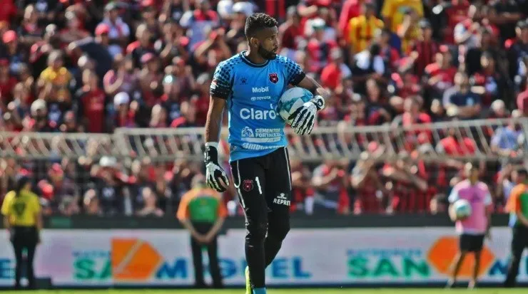 Pemberton fue ídolo en Alajuelense por muchos años (Patrick Pemberton, Facebook