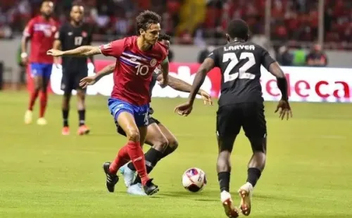 Bryan Ruiz positivo por COVID-19