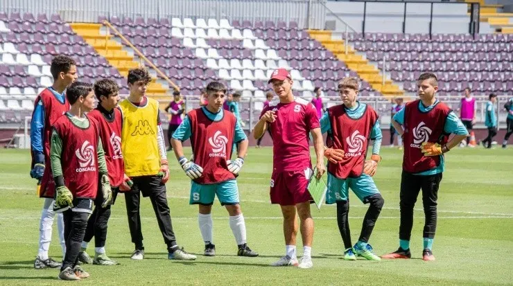 Más de 300 jóvenes estuvieron presentes en las visorías (Saprissa)
