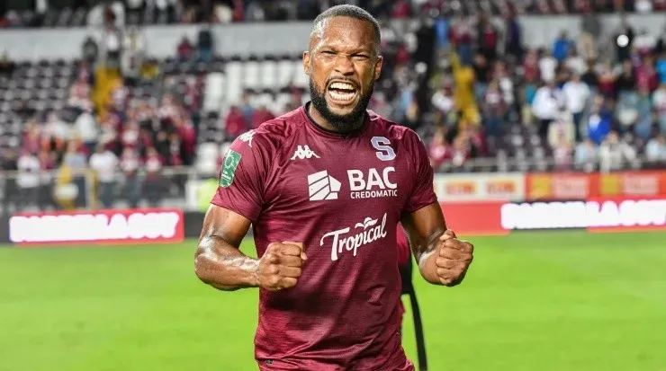 Kendall Waston, figura incuestionable de la zaga morada (Saprissa)