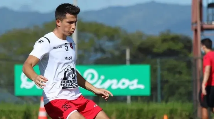 Yurgn Román se incorporará a San Carlos una vez acabe este torneo (LDA)