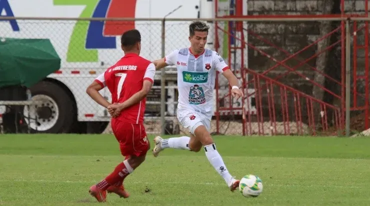 Yurguin Román ha jugado solo 151 minutos en el presente torneo