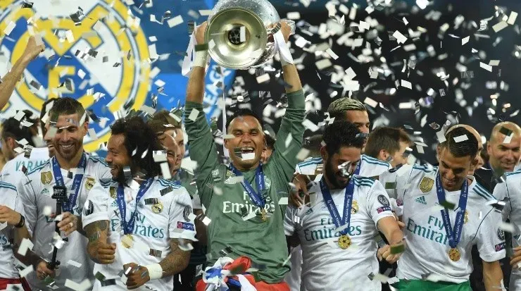 Keylor Navas, levantando una de sus 3 Champions League (Getty)