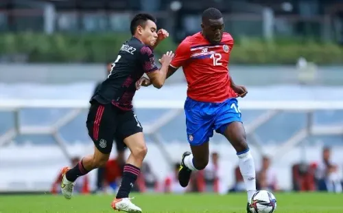 Joel Campbell defendiendo la camiseta de Costa Rica