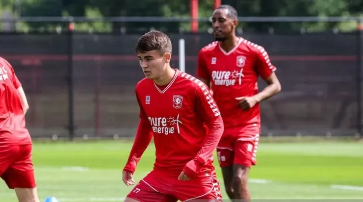 Manfred Ugalde continuará en el Twente FC una temporada más. (Getty Images)