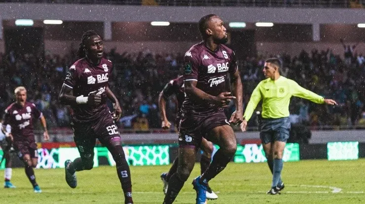 Kendall Waston, anotador del gol del empate morado en el juego de ida (Saprissa)