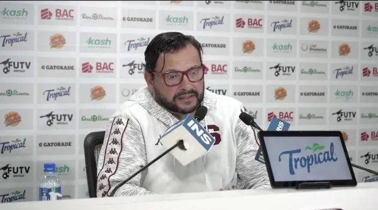 Jeaustin Campos habló en conferencia de prensa.