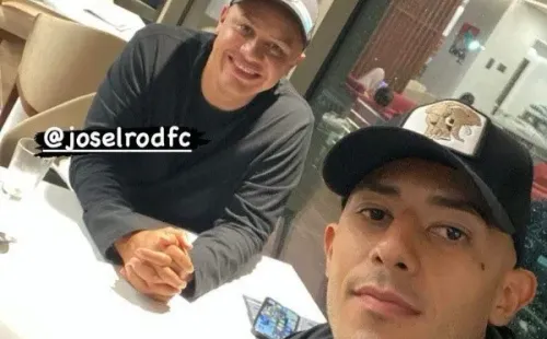 Jimmy Marín con su agente.