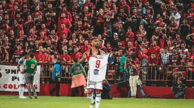 Cartaginés solicitó castigo por los insultos que recibió el delantero Marcel Hernández en esta celebración (CSC)