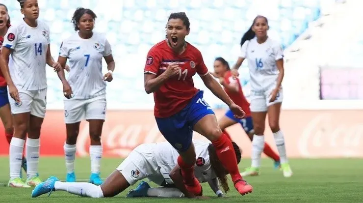 Raquel Rodríguez celebra la segunda anotación tica (Fedefut CR)