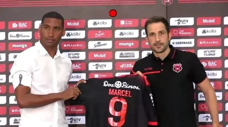 Enero de 2021, Marcel era presentado a la prensa como ficha de Alajuelense (LDA)