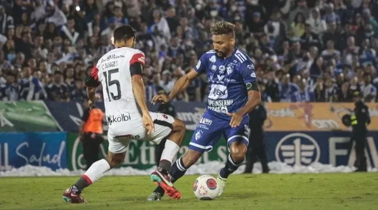Hernández también es capitán del cuadro brumoso (CSC)