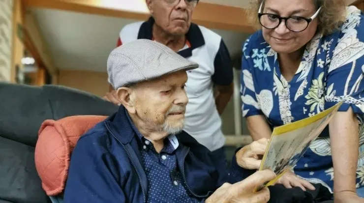 Don “Maco”, con su familia, recordando buenos tiempos (FCA)