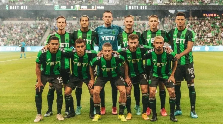 Julio Cascante (de pie a la derecha) es estelar con el Austin FC de la MLS (Austin FC)