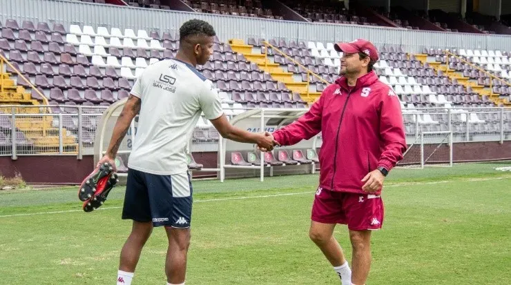 El panameño Fidel Escobar ya se entrena con el club(Saprissa)