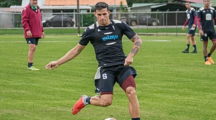Luis Paradela es de las contrataciones con mayor expectativa para el saprissismo (Saprissa)