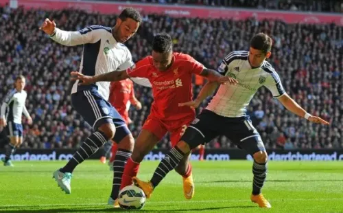Cristian Gamboa jugando con West Bromwich Albion.