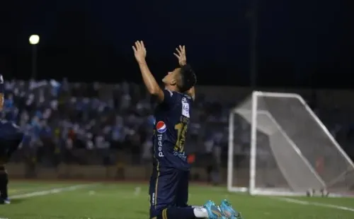 Óscar Santis se lució en la gira de Comunicaciones en Estados Unidos.