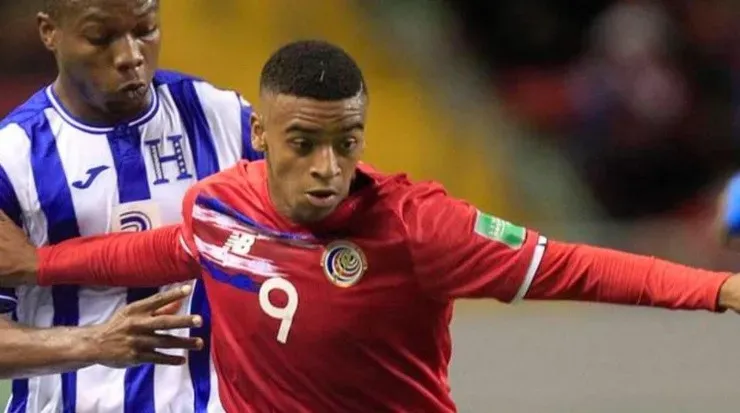 Jewisson Bennette del Herediano, jugando con la Selección Mayor ante Honduras
