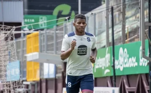 Escobar todavía no debutó en el Saprissa.