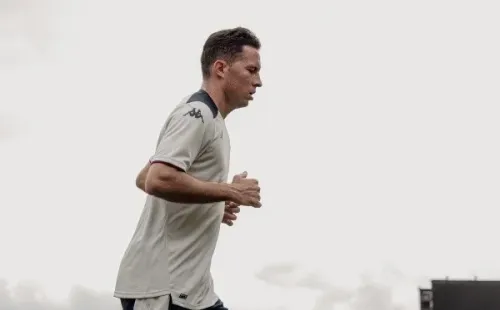 Bryan Oviedo deberá definir el 15 de agosto si sigue o no en Saprissa.