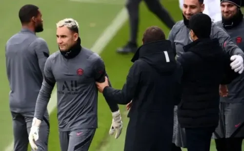 Keylor Navas está frustado por ser suplente en el PSG.