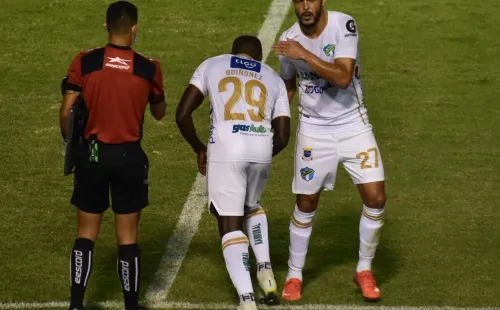 El momento en que el Luis Ángel Landín sale sustituido en el segundo tiempo / Comunicaciones