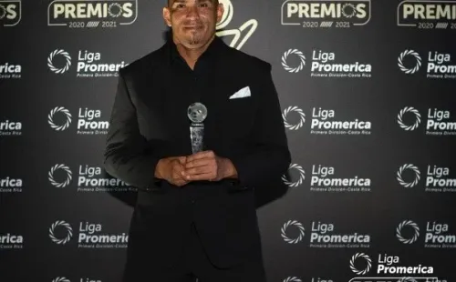 Homenaje de Unafut a Christian Lagos por llegar a los 100 goles