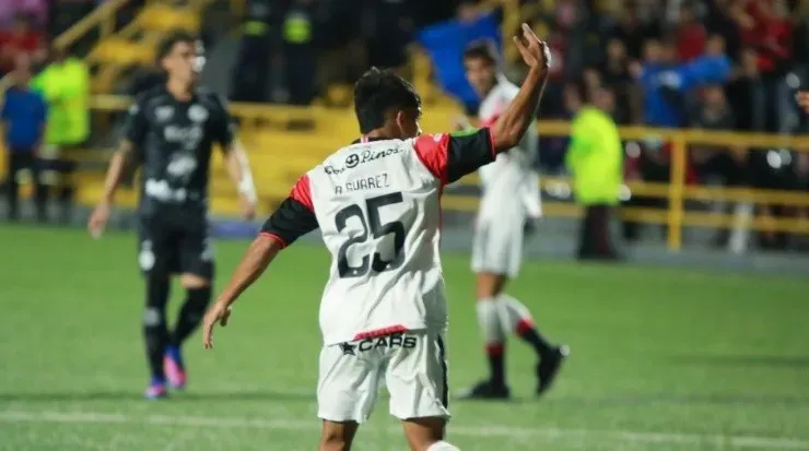 Aarón Suarez anotó el primero para Alajuelense (LDA)