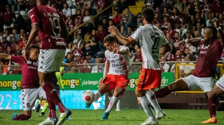 Jurgens Montenegro ha sido pieza clave en el rendimiento porteño (PFC)
