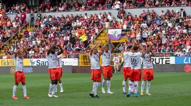 Los tiburones sacaron un valioso empate en la cueva del monstruo ante Saprissa (PFC)