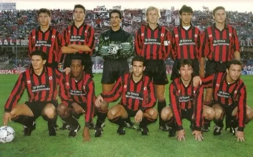 Hernán Medford posa con el resto del Foggia.