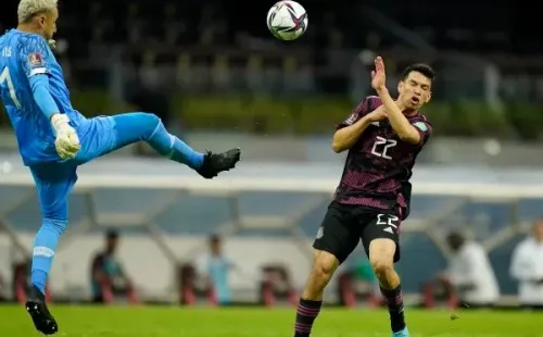 Keylor Navas y el Chucky Lozano a nivel de selecciones / Getty