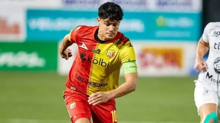 El capitán florense, Yeltsin Tejeda, uno de los puntos más altos del Team (CSH)