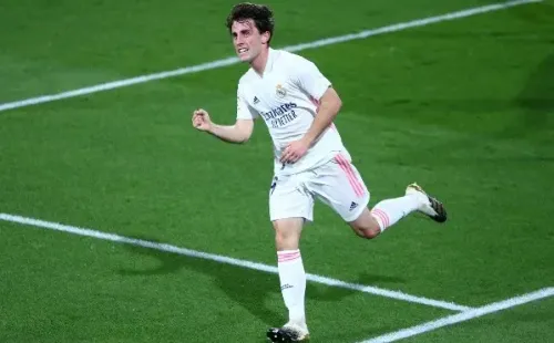 Álvaro Odriozola con la camiseta del Real Madrid / Getty