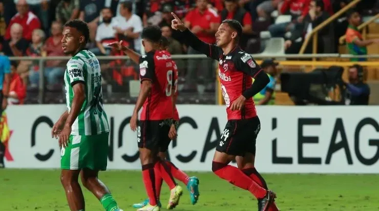 Dorian Rodríguez acabó con triplete esta noche ante los panameños (LDA)