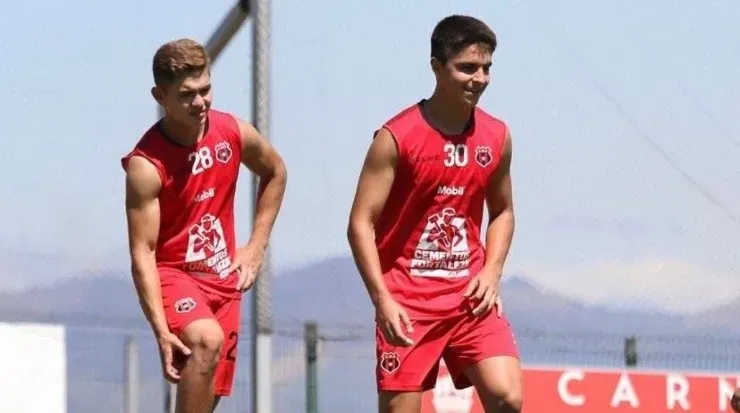 Brandon Aguilera (izq) y Santiago Van Der Putten (der), ambos, fichas de Alajuelense (LDA)