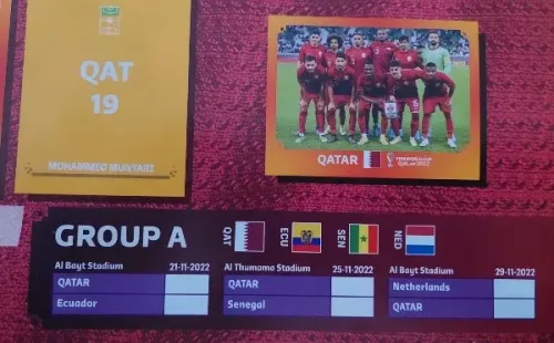 El fixture de Qatar con la programación antigua; el recuadro de la alineación ya impreso y el novedoso código para las figuritas (Foto: Fútbol Centroamérica)