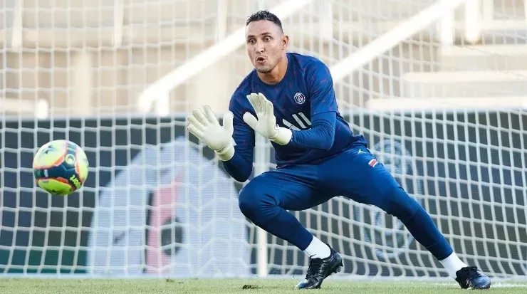 De quedarse en París, Navas estaría relegado a la suplencia (Getty)