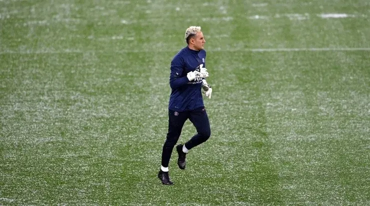Keylor Navas podría quedarse en París a pesar de su acuerdo con el Napoli (Getty)