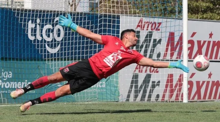 Leonel Moreira en los entrenamientos con su club (Leonel Moreira, Facebook)