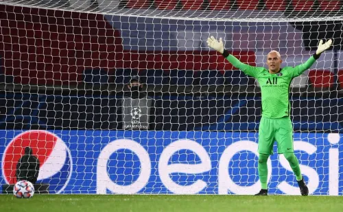 Keylor Navas en el arco del PSG / Getty