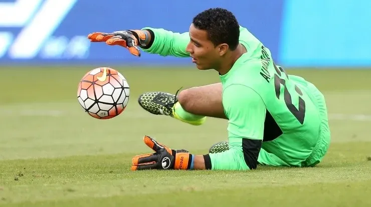Alvarado salió expulsado al 80´tras tomar un balón por fuera del área (Getty)
