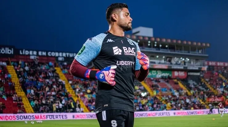 Chamorro asumió la titularidad del Saprissa con mucho nivel (Saprissa)