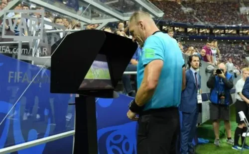 El VAR podría llegar al fútbol de Guatemala / Getty