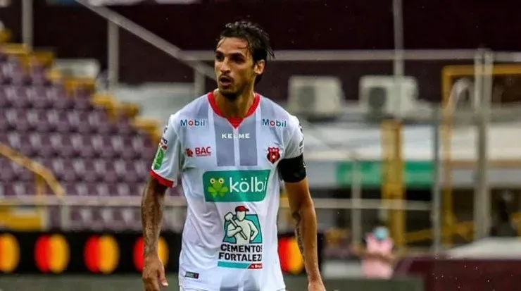 Bryan Ruiz jugará esta noche ante el Saprissa (LDA)