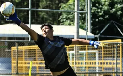 Fredy Pérez, arquero de Comunicaciones en la Selección Nacional