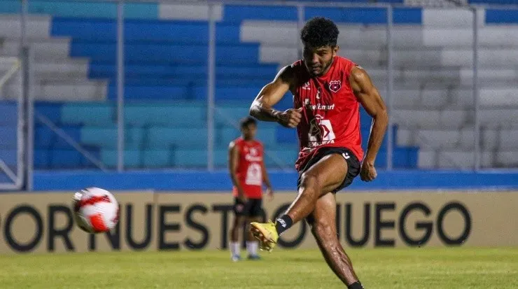 Johan Venegas confía en sacar un buen resultado como visitantes esta noche (LDA)