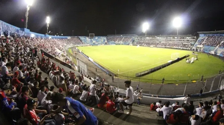Gran ambiente se vivió en el estadio José de la Paz Herrera (Olimpia)